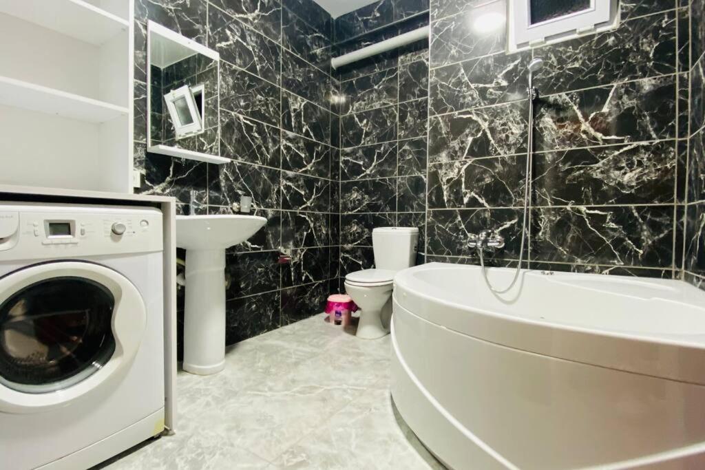 Sisli Pangalti Da 2+1 Jakuzili Lux Daire *